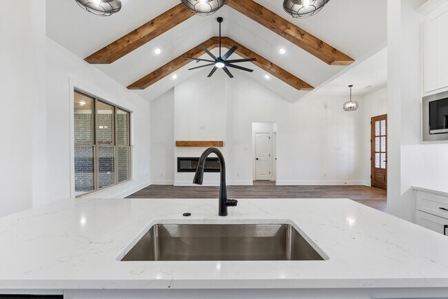 Building Photo - 19 Denali Dr