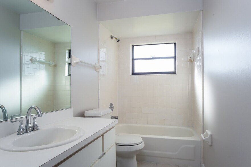 Building Photo - 4524 Wyndcliff Cir