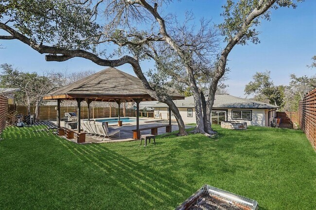 Building Photo - 7205 Twisted Oaks Dr