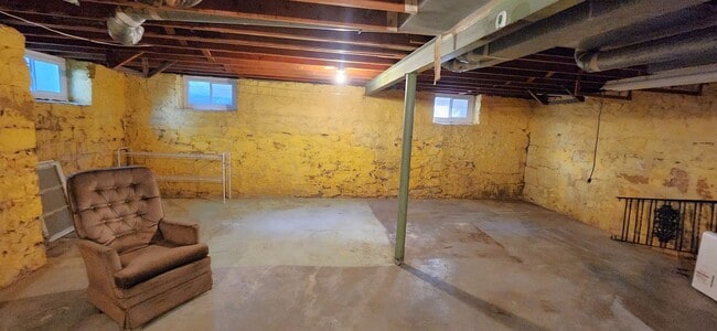 Building Photo - Big Discount! Beautiful, updated 4BR home with full unfin bsmt