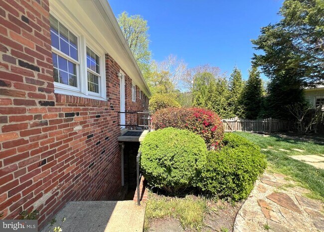 Building Photo - 1201 Allendale Rd