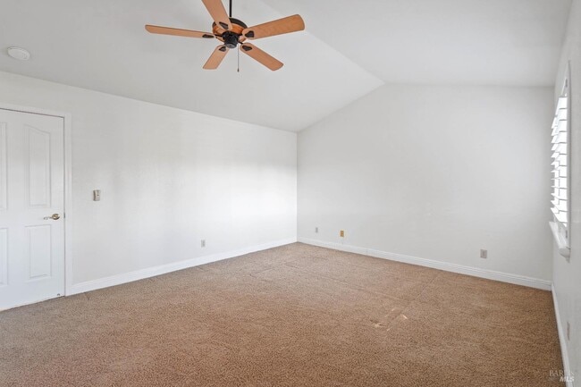 Building Photo - 606 Roscommon Pl