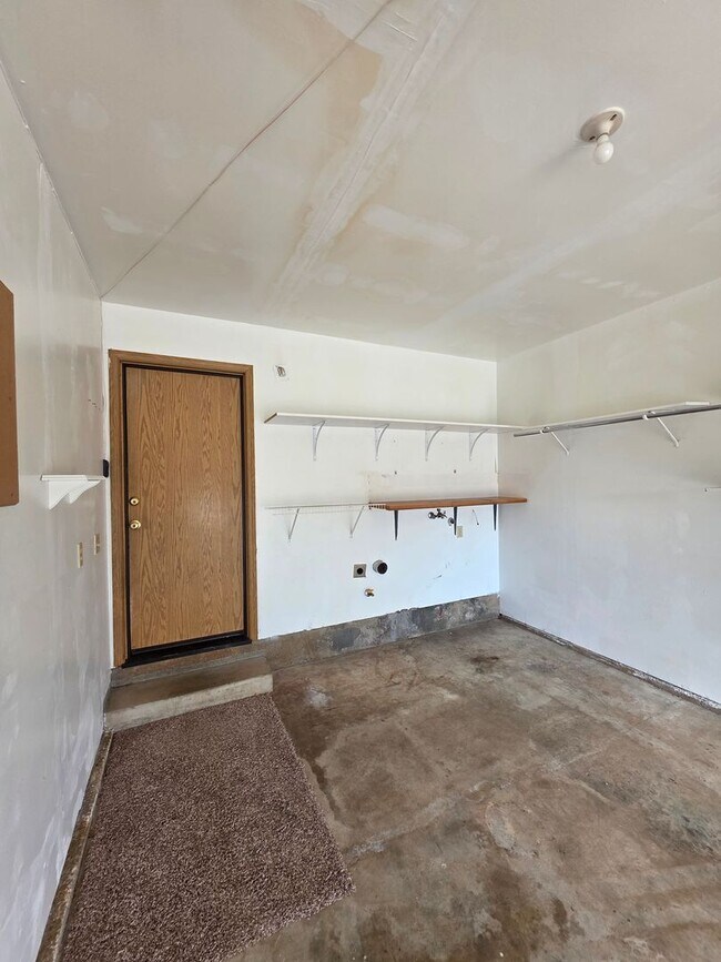 Building Photo - 2576 Sabre Ct