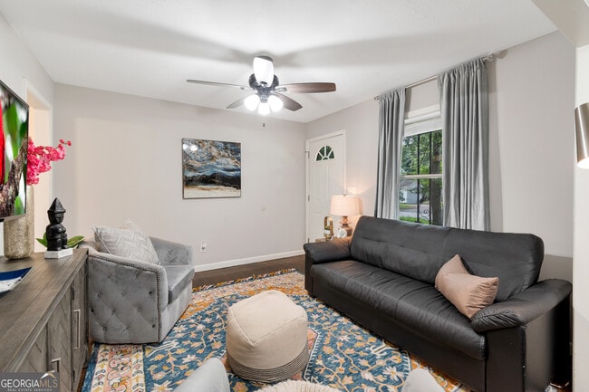 Building Photo - 240 Lake Dr