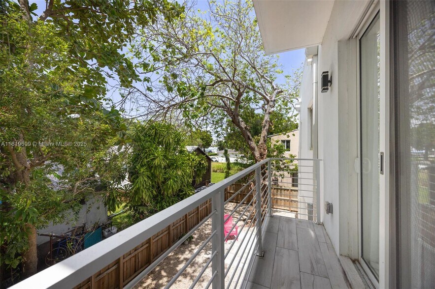 Building Photo - 3787 Thomas Ave