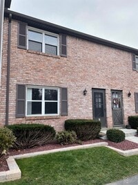 Building Photo - 2 Bedroom Townhome in Moon