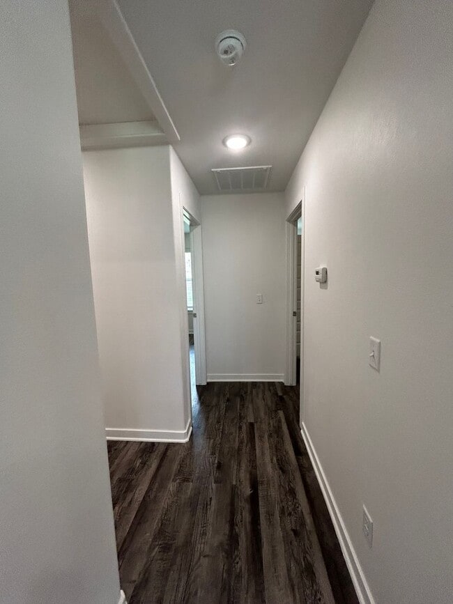 Building Photo - 636 Hidden Springs Dr