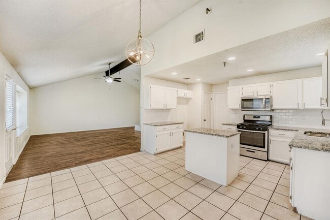 Building Photo - 11922 Meadowfire Dr