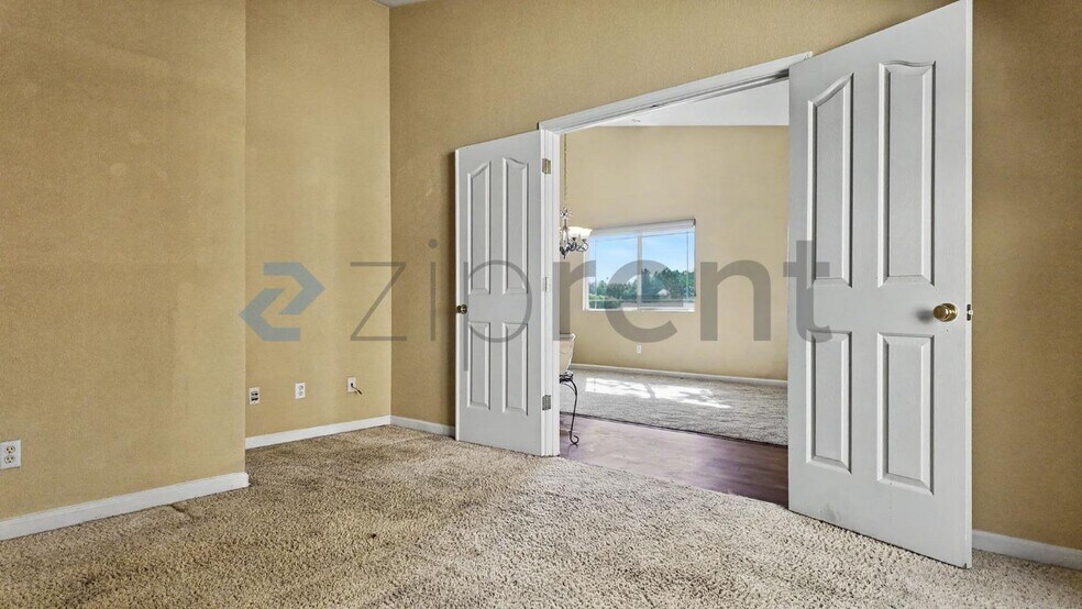 Building Photo - Unit
