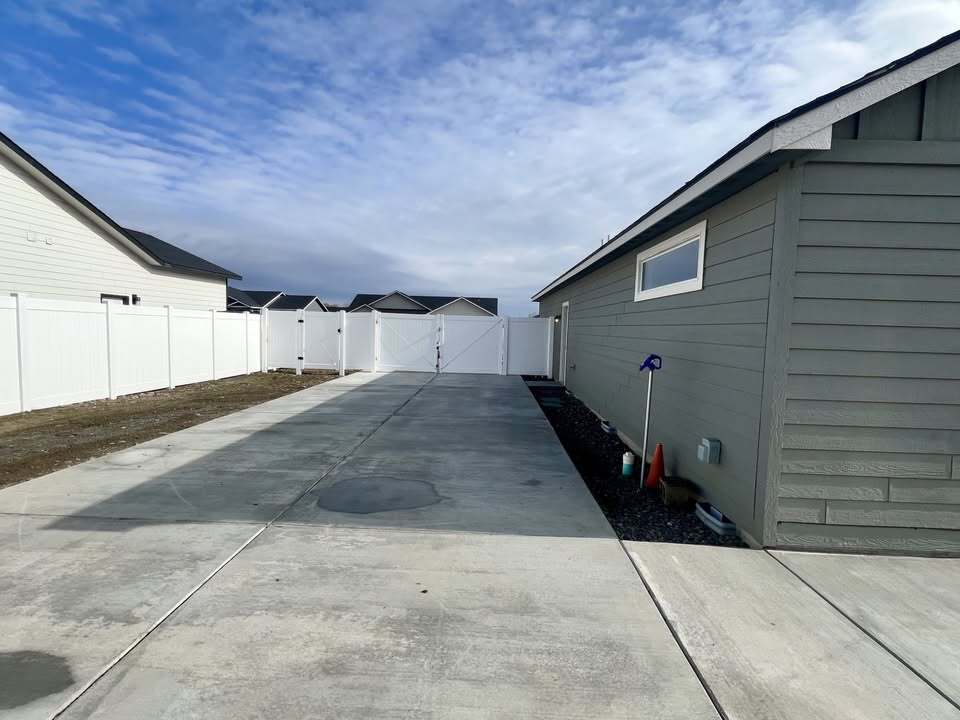 Building Photo - 2395 Chelan St