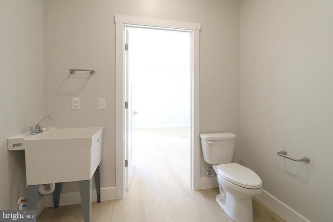 Building Photo - 106 Elly Dr