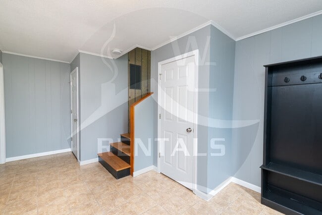 Building Photo - Beautifully remodeled 4 bedroom 2 bath home in Sylva available for year-long lease $2000 a month