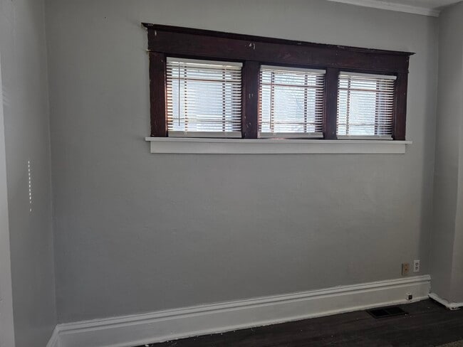 Building Photo - 321 Albert Ave