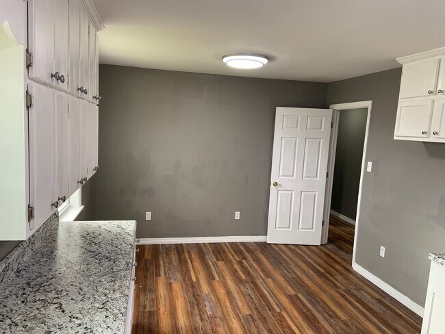 Building Photo - 1130 N 13th Ave