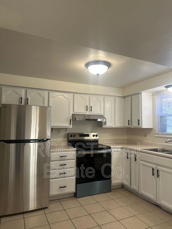 Building Photo - 3535 Panama Dr