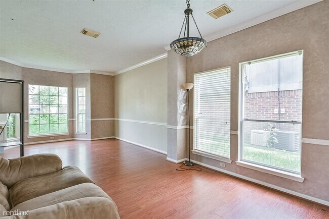 Building Photo - 4 br, 2 bath House - 1108 Woodchase Drive