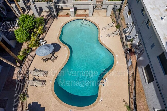 Building Photo - 4114 E Calle Redonda