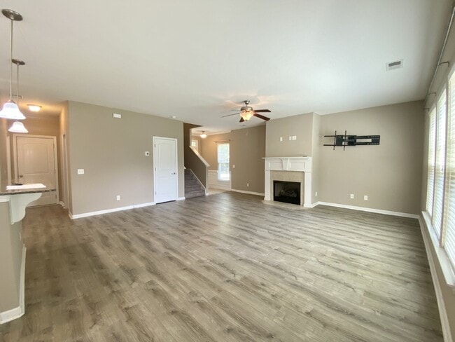 Building Photo - Four-Bedroom Home for Rent in Palmetto Poi...