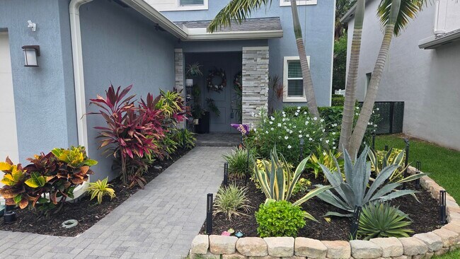 Building Photo - 6668 Pointe of Woods Dr