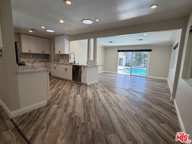 Building Photo - 4747 Cartwright Ave