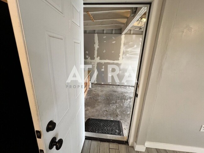 Building Photo - 3213 Rushton Ln