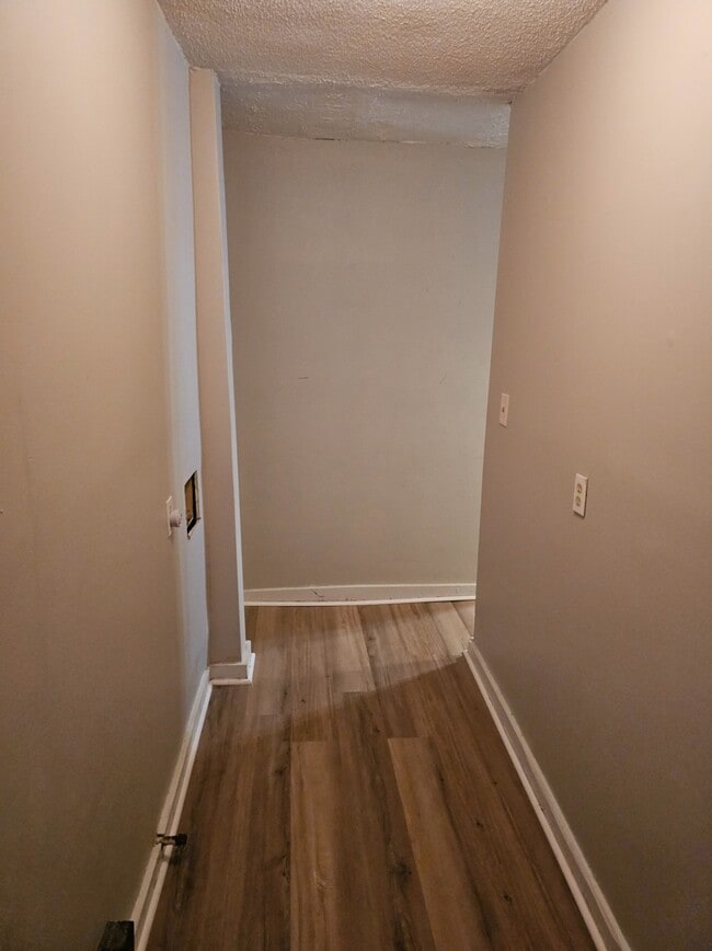 Building Photo - 422 Meriwether St