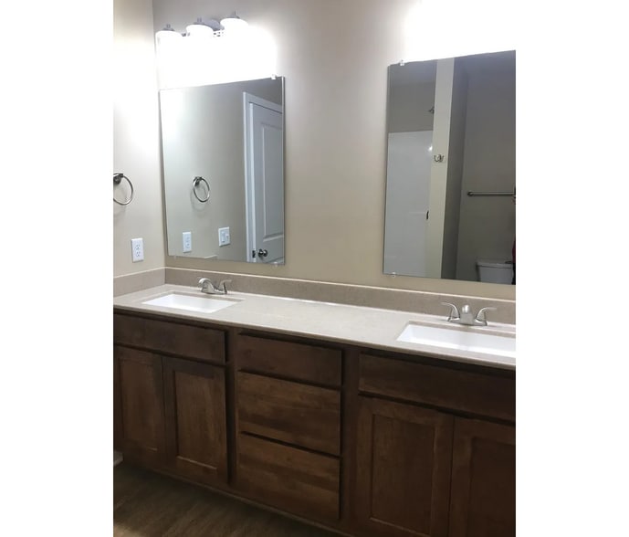 Building Photo - 1044 Augusta Dr