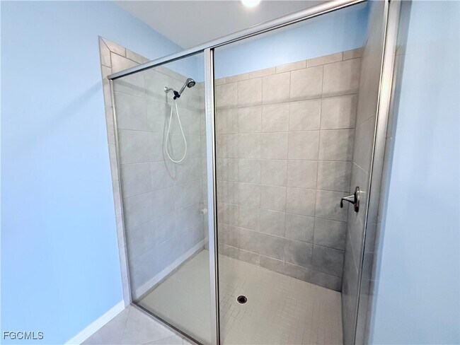 Building Photo - 4387 Dutchess Park Rd