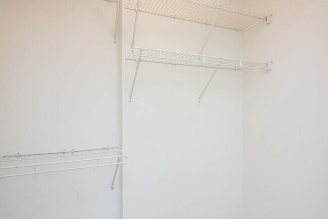 Building Photo - 2210 W Eastwood Ave