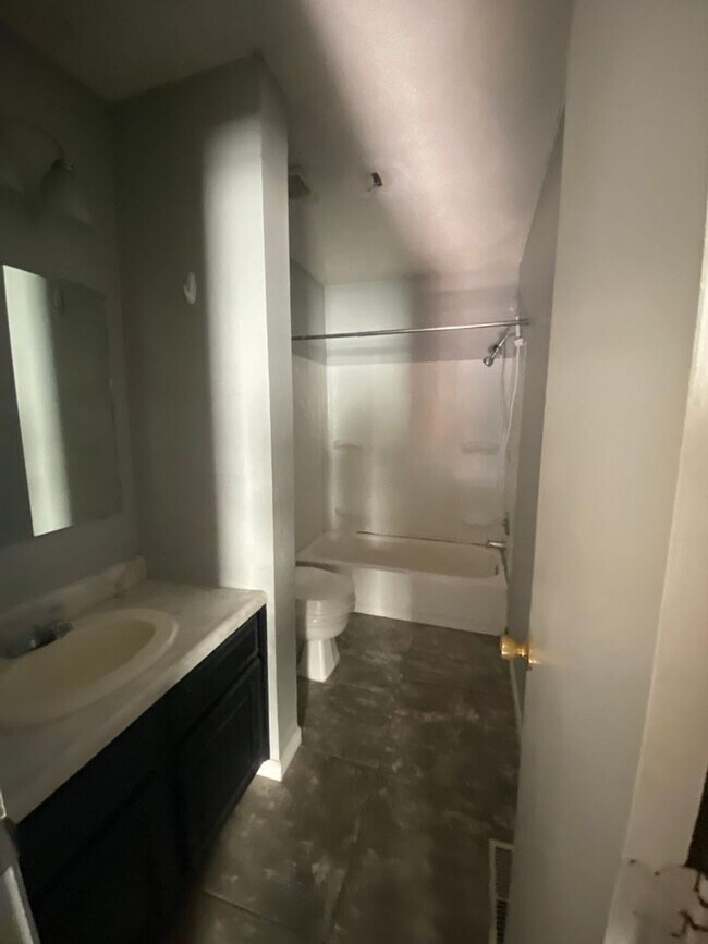 Building Photo - Two Level Condo in SW Columbia