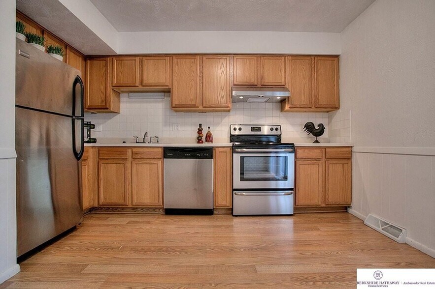 Building Photo - 1901 Winnie Dr