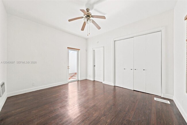 Building Photo - 160 NE 44th St