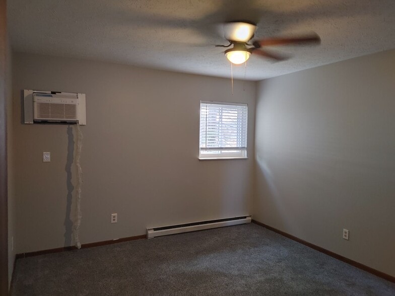 Building Photo - 512 9th Ave