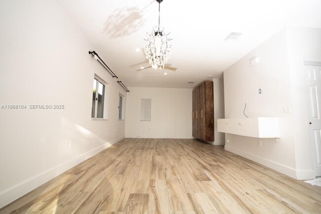 Building Photo - 1112 NE 41st Ave