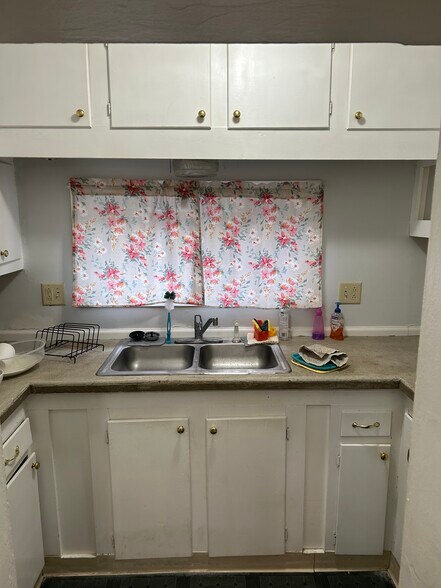 Building Photo - 405 1st St