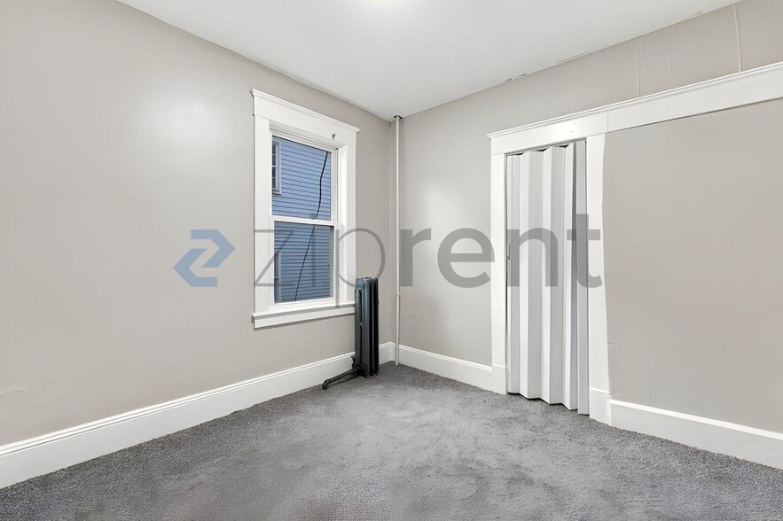 Building Photo - Unit