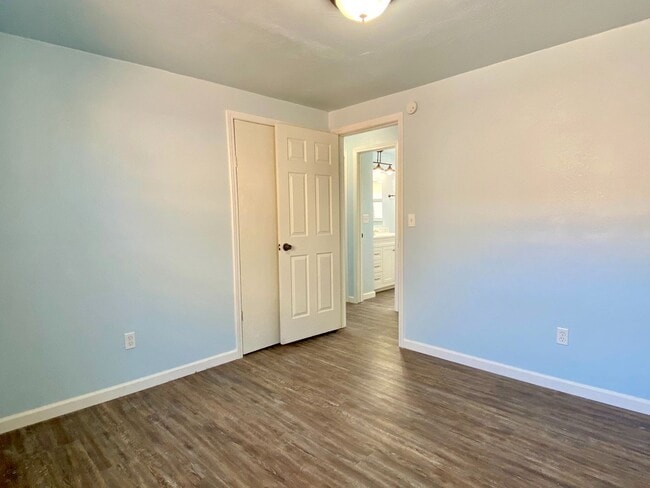 Building Photo - RECENT REMODEL!! 3 Bedroom, 1.5 Bathroom, ...