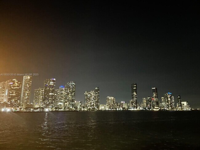 Building Photo - 1750 N Bayshore Dr