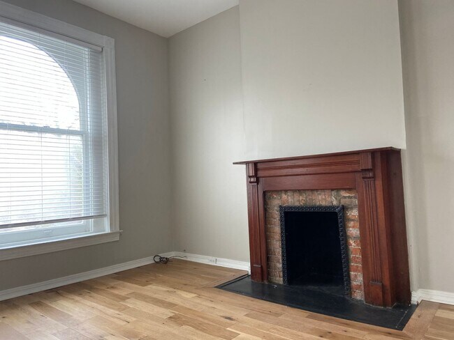 Building Photo - 212 W Lee St