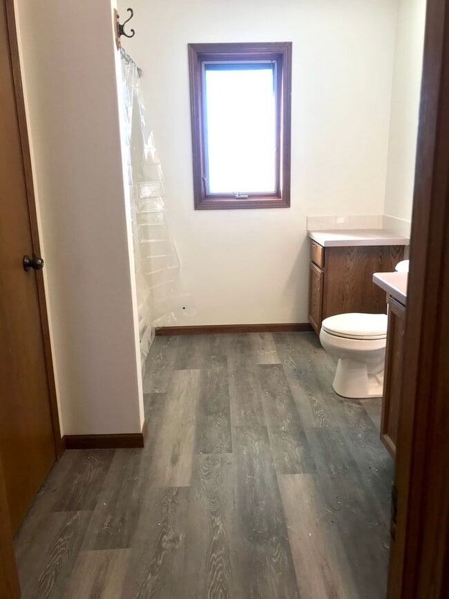 Building Photo - 3 Bedroom 2 Bathroom Townhouse in Neenah