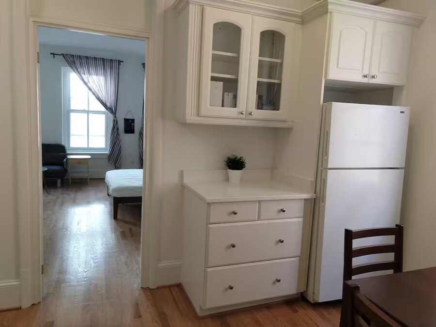 Building Photo - 131 C St SE