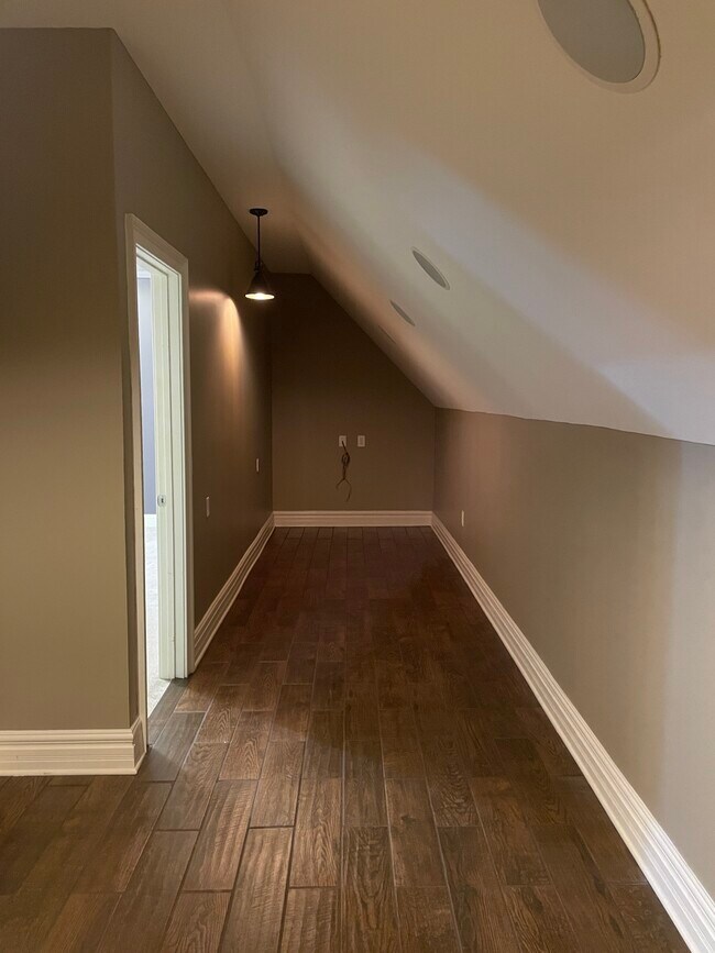 Building Photo - 5000 Wildeoak Trail