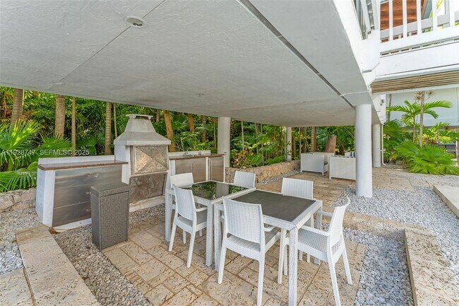 Building Photo - 655 N Mashta Dr