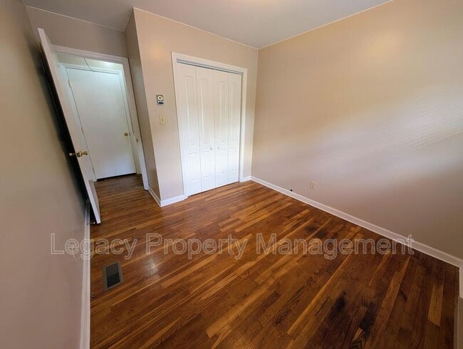 Building Photo - 2202 Maywood St