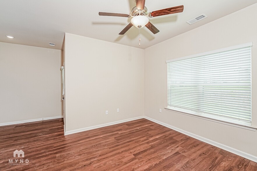 Building Photo - 6061 Rainbow Row