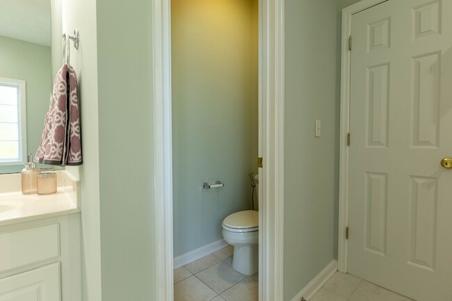 Building Photo - Available Now in Chadwick Shores