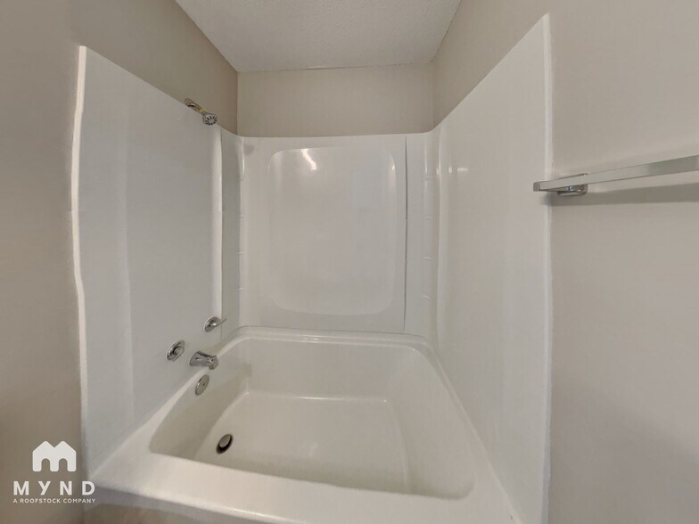 Building Photo - 4420 Double Tree St