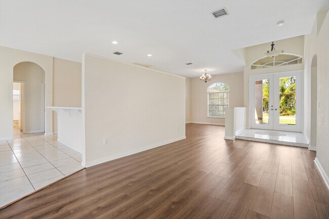 Building Photo - 766 SW Duxbury Ave
