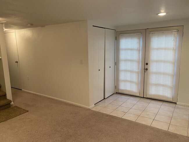 Building Photo - 5621 Fauntleroy Way SW