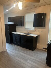 Building Photo - 465 Howard Ave